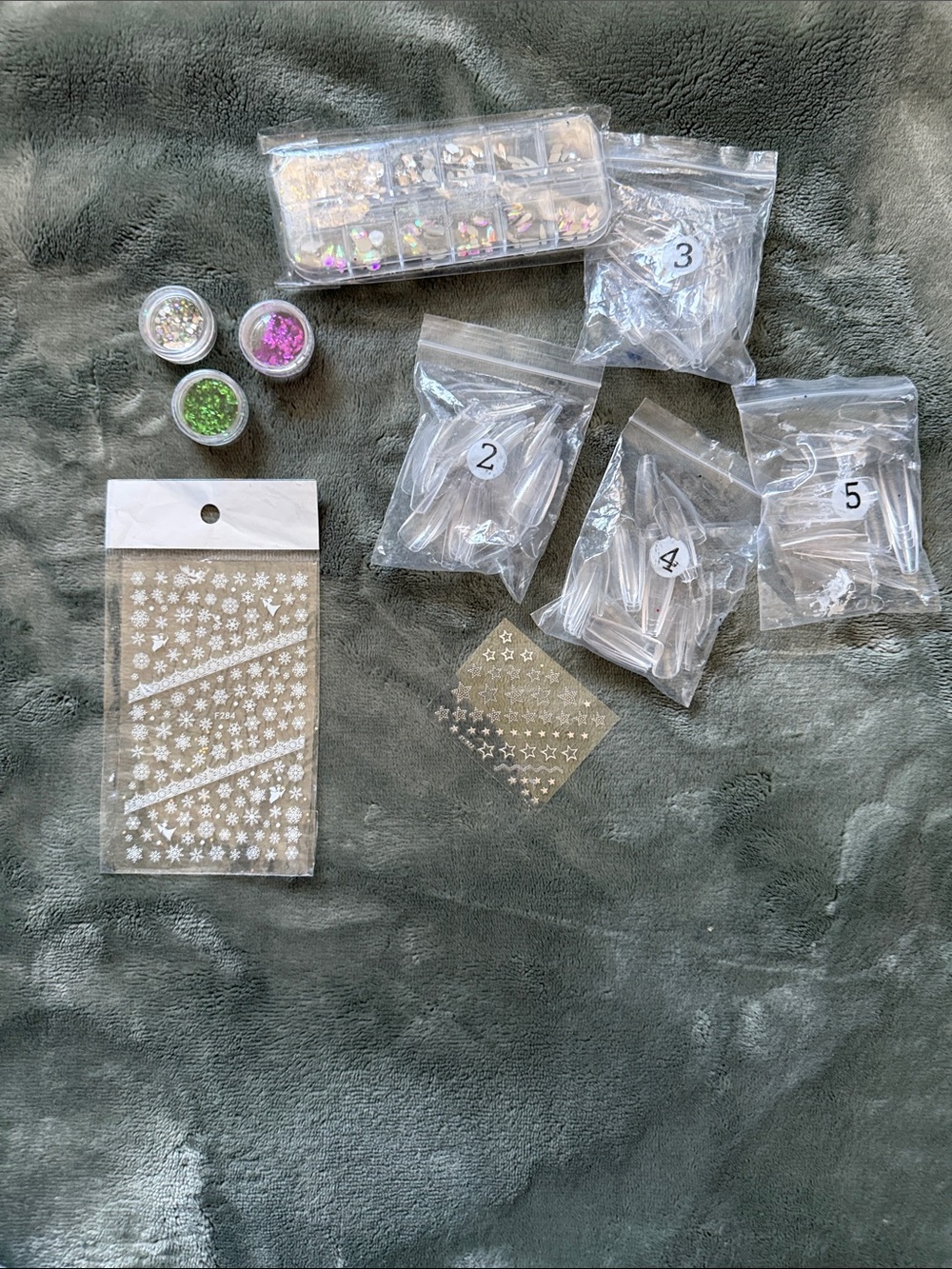 Clear Nail Tips and Glitter Nail Art Set - Home Party Supplies